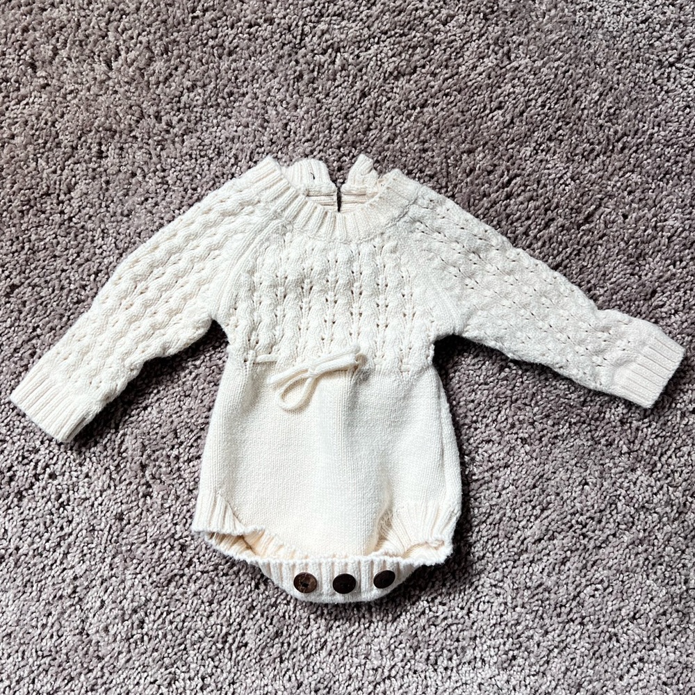 Knit tie onesie 0-3 months